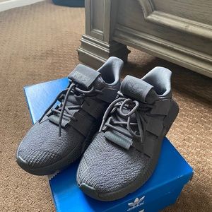 Dark Gray tennis shoes